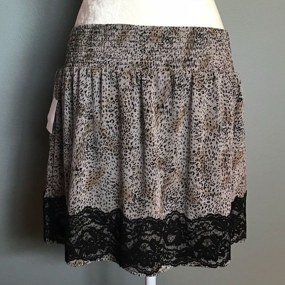 Charlotte Russe leopard print skirt - Picture 2 of 7